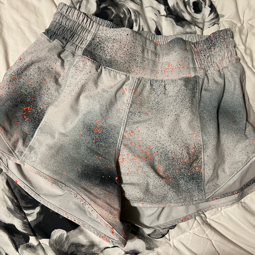 Lululemon*** LIMITED EDITION Gray and Orange Splatter hotty hots